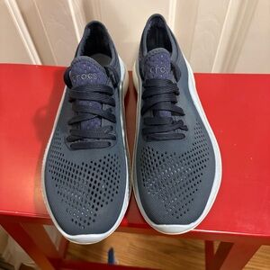 Crocs Literide 360 Pacer Low Top Athletic Shoes Women's Blue Sneakers Size 8